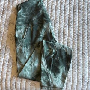 Lululemon Align Shibori green size 6 leggings with pockets!!  Like new!